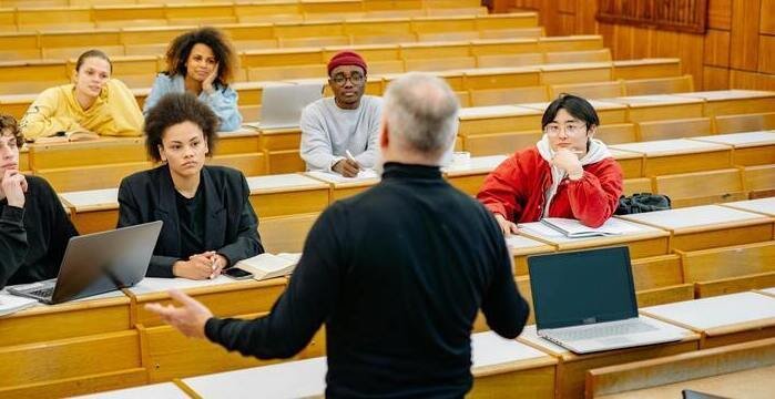 Tietovisa kysymyksiä 